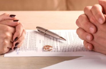 anlasmalı bosanma ve bosanma avukati Kadın, Evliliğin Sona Ermesinden Sonra 300 Gün İçinde Tekrar Evlenemez.